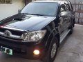 Black Toyota Hilux 2010 at 85000 km for sale in Manila-6
