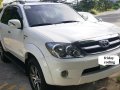 White Toyota Fortuner 2008 at 70000 km for sale-2