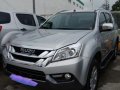 Selling Isuzu Mu-X 2016 Automatic Diesel in Quezon City-0