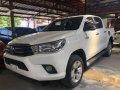 Selling White Toyota Hilux 2016 in Quezon City-2