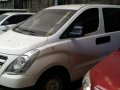 White Hyundai Grand Starex 2017 at 6000 km for sale in Makati-4