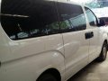 White Hyundai Grand Starex 2017 at 6000 km for sale in Makati-2