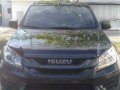 Selling Black Isuzu Mu-X 2015 Manual Diesel at 25000 km-6