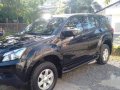 Selling Black Isuzu Mu-X 2015 Manual Diesel at 25000 km-5