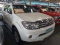 Selling White Toyota Fortuner 2011 at 72342 km in Quezon City-9