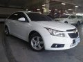 Selling White Chevrolet Cruze 2012 Automatic Gasoline at 30000 km-1