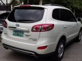 Selling White Hyundai Santa Fe 2011 Automatic Diesel at 60000 km in Pasig-7