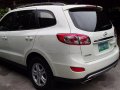 Selling White Hyundai Santa Fe 2011 Automatic Diesel at 60000 km in Pasig-6