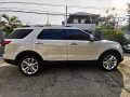 White Ford Explorer 2012 at 40000 km for sale-7