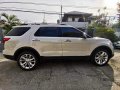 White Ford Explorer 2012 at 40000 km for sale-4