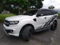 Selling White Ford Everest 2018 at 13686 km -0