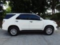 Selling White Toyota Fortuner 2014 Automatic Gasoline in Manila-3