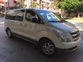 Selling Used Hyundai Grand Starex 2009 Manual Diesel -3