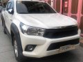 Selling White Toyota Hilux 2017 in Quezon City-3