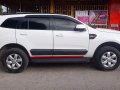 White Ford Everest 2017 at 29000 km for sale in Quezon City -1