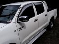 White Toyota Hilux 2010 for sale in Pasig -3