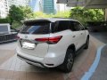 Selling White Toyota Fortuner 2018 Automatic Diesel at 12365 km -4