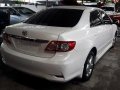 Sell White 2013 Toyota Corolla Altis Automatic Gasoline at 52345 km -3