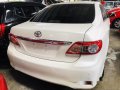 Sell White 2013 Toyota Corolla Altis at 52000 km-2