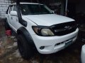 White Toyota Hilux 2005 for sale in Quezon City-4