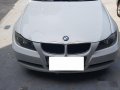 White Bmw 320I 2009 at 70000 km for sale -4