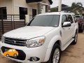 Sell White 2013 Ford Everest Automatic Diesel at 87000 km -1