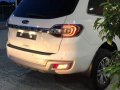 White Ford Everest 2016 at 28000 km for sale -5