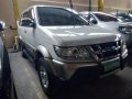 White Isuzu Crosswind 2012 for sale in Quezon City-6