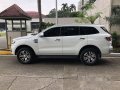 White Ford Everest 2016 at 28000 km for sale -7