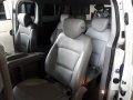 Selling White Hyundai Grand Starex 2016 Automatic Diesel-1