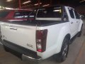 White Isuzu D-Max 2017 Automatic for sale -7