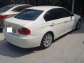 White Bmw 320I 2009 at 70000 km for sale -3