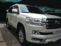 Selling White Toyota Land Cruiser 2016 in Quezon City-2