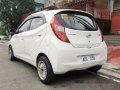 Sell White 2016 Hyundai Eon at 28000 km -2