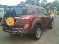 Brown Isuzu Mu-X 2015 at 70000 km for sale-1