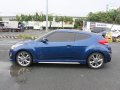 Selling Blue Hyundai Veloster 2016 Automatic Gasoline at 8740 km-3