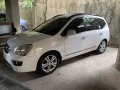 Selling White Kia Carens 2008 Automatic Diesel -0