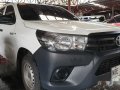 Sell White 2019 Toyota Hilux Manual Diesel at 16000 km -4