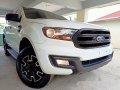Selling White Ford Everest 2016 in San Pascual-0