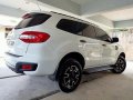 Selling White Ford Everest 2016 in San Pascual-14