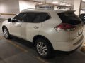 Selling White Nissan X-Trail 2016 Automatic Gasoline -2