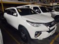 Selling White Toyota Fortuner 2018 in Quezon City -2