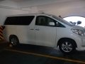 Selling 2nd Hand Toyota Alphard 2011 at 50000 km -0