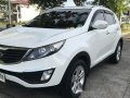 White Kia Sportage 2014 at 85000 km for sale-6