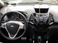 Selling White Ford Ecosport 2017 Automatic Gasoline at 20000 km-8