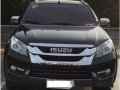 Selling Black Isuzu Mu-X 2017 Automatic Diesel -3