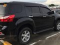 Selling Black Isuzu Mu-X 2017 Automatic Diesel -1