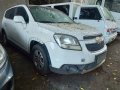 Selling White Chevrolet Orlando 2013 in Makati -5