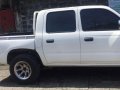 Sell White 1999 Toyota Hilux Manual Diesel at 125000 km -6