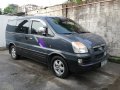 Selling 2nd Hand Hyundai Starex 2004 Van at 102000 km -0